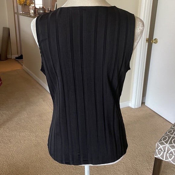 Exit Plus V-Neck Sleeveless Top. Sz XL - Picture 5 of 7